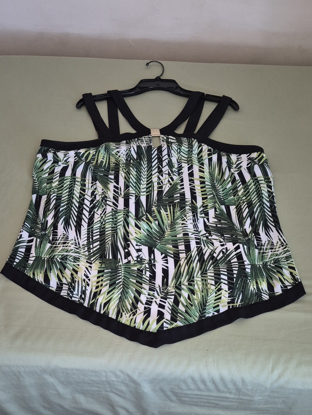 Thalia Sodi Black & White Tropical Leaf Print Top
